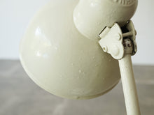 画像をギャラリービューアに読み込む, クリスチャンデルのスタンドライト モデル6551 白のランプ カイザーイデル 初期モデル Christian Dell Model 6551 Kaiser Idell 白塗装のシェードの背面