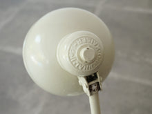 画像をギャラリービューアに読み込む, クリスチャンデルのスタンドライト モデル6551 白のランプ カイザーイデル 初期モデル Christian Dell Model 6551 Kaiser Idell 刻印