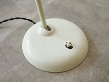 画像をギャラリービューアに読み込む, クリスチャンデルのスタンドライト モデル6551 白のランプ カイザーイデル 初期モデル Christian Dell Model 6551 Kaiser Idell 土台部分とスイッチ