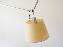 画像をギャラリービューアに読み込む, トロメオ メガ フロアランプ ミケーレ・デ・ルッキ&ジャンカルロ・ファッシーナ アルテミデ Michele De Lucchi Giancarlo Fassina Tolomeo Floor lamp イタリアデザイン 照明 フロアランプのシェード 羊皮紙でできている