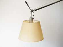 画像をギャラリービューアに読み込む, トロメオ メガ フロアランプ ミケーレ・デ・ルッキ&ジャンカルロ・ファッシーナ アルテミデ Michele De Lucchi Giancarlo Fassina Tolomeo Floor lamp イタリアデザイン 照明 フロアランプのシェードはナチュラルな羊皮紙