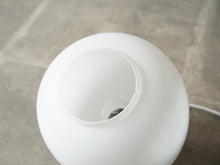 画像をギャラリービューアに読み込む, Vilhelm Lauritzen Radiohuspendel ルイスポールセン製ラウリッツェンのペンダントライトの口に欠けあり