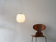 画像をギャラリービューアに読み込む, Vilhelm Lauritzen Radiohuspendel ルイスポールセン製ラウリッツェンのペンダントライトとアントチェア