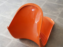 画像をギャラリービューアに読み込む, パントンチェア ハーマンミラー製ビンテージ オレンジ Verner Panton Panton Chair ヴェルナー・パントンの名作チェア オレンジカラー 椅子の裏面