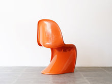 画像をギャラリービューアに読み込む, パントンチェア ハーマンミラー製ビンテージ オレンジ Verner Panton Panton Chair ヴェルナー・パントンの名作チェア オレンジカラー 椅子の背面