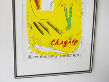 画像をギャラリービューアに読み込む, Marc Chagall The Yellow Background Lithographic poster Mourlot マルクシャガール 黄色の背景 ムルロ工房 ヴィンテージポスター シャガール リトグラフ パリのマーグ画廊で開催されたシャガール展のポスター
