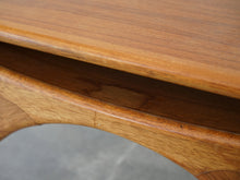 画像をギャラリービューアに読み込む, ヨハネス・アンダーセン スマイルテーブル ローテーブル北欧デザイン Johannes Andersen Model 206A テーブルの中棚にシミ