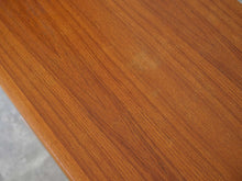 画像をギャラリービューアに読み込む, ヨハネス・アンダーセン スマイルテーブル ローテーブル北欧デザイン Johannes Andersen Model 206A テーブルの天板 やや色褪せあり