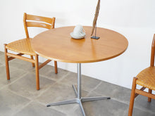 画像をギャラリービューアに読み込む, アルネヤコブセン カフェテーブル ラウンドテーブル オークの天板 丸テーブル2人用 北欧ダイニングテーブル フリッツハンセン製 Arne Jacobsen Table with oak top Fritz hansen ヤコブセンの丸テーブルとボーエモーエンセンのBM1ダイニングチェア