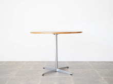 画像をギャラリービューアに読み込む, アルネヤコブセン カフェテーブル ラウンドテーブル オーク無垢材 丸テーブル2人用 北欧ダイニングテーブル フリッツハンセン製 Arne Jacobsen Table with oak top Fritz hansen