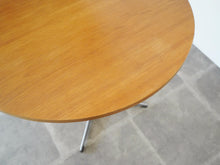画像をギャラリービューアに読み込む, アルネヤコブセン カフェテーブル ラウンドテーブル オークの天板 丸テーブル2人用 北欧ダイニングテーブル フリッツハンセン製 Arne Jacobsen Table with oak top Fritz hansen ヤコブセンの丸テーブルのオーク材の天板