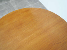 画像をギャラリービューアに読み込む, アルネヤコブセン カフェテーブル ラウンドテーブル オークの天板 丸テーブル2人用 北欧ダイニングテーブル フリッツハンセン製 Arne Jacobsen Table with oak top Fritz hansen ヤコブセンの丸テーブルのオーク材の天板