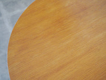 画像をギャラリービューアに読み込む, アルネヤコブセン カフェテーブル ラウンドテーブル オークの天板 丸テーブル2人用 北欧ダイニングテーブル フリッツハンセン製 Arne Jacobsen Table with oak top Fritz hansen ヤコブセンの丸テーブルのオーク材の天板