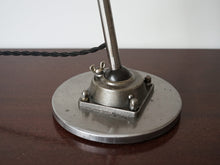画像をギャラリービューアに読み込む, ヴィンテージライト 大きなテーブルランプの土台にある角度調整部分