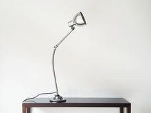 画像をギャラリービューアに読み込む, ヴィンテージライト 大きなテーブルライトを伸ばした様子 調節可能