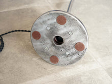 画像をギャラリービューアに読み込む, ヴィンテージライト 大きなテーブルランプの土台の裏面