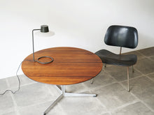 画像をギャラリービューアに読み込む, Arne Jacobsen Fritz Hansen アルネ ヤコブセン フリッツ ハンセン ローズウッド 1960年代 コーヒーテーブルとOxfordランプ イームズLCMチェア