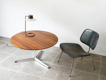 画像をギャラリービューアに読み込む, Arne Jacobsen Fritz Hansen アルネ ヤコブセン フリッツ ハンセン ローズウッド 1960年代 コーヒーテーブルとOxfordランプ イームズLCMチェア