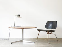 画像をギャラリービューアに読み込む, Arne Jacobsen Fritz Hansen アルネ ヤコブセン フリッツ ハンセン ローズウッド 1960年代 コーヒーテーブルとOxfordランプ イームズLCMチェア