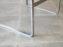 画像をギャラリービューアに読み込む, Hans J Wegner JH811 Johannes Hansen ハンス ウェグナー ヨハネス ハンセン 北欧ヴィンテージ スチール レザー アームチェアの脚