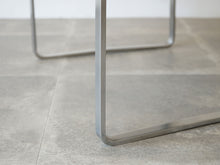画像をギャラリービューアに読み込む, Hans J Wegner JH811 Johannes Hansen ハンス ウェグナー ヨハネス ハンセン 北欧ヴィンテージ スチール レザー アームチェアの脚