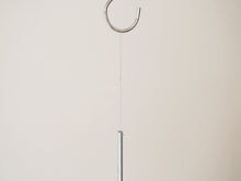 画像をギャラリービューアに読み込む, ポールケアホルム キャンドル立て シャンデリア モダン Poul Kjærholm PK101 Candlestick ケアホルムのキャンドルホルダーPK101の上部に紐を通して吊り下げています