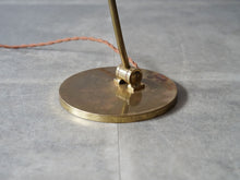 画像をギャラリービューアに読み込む, デンマークデザインのヴィンテージランプランプ 真鍮のスタンドライト 卓上照明 ライトの丸い土台