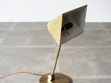 画像をギャラリービューアに読み込む, デンマークデザインのヴィンテージランプランプ 真鍮のスタンドライト 卓上照明 ライトの傾き調節可能