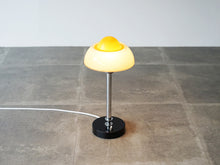 画像をギャラリービューアに読み込む, デンマークデザインのテーブルランプ 黄色いランプ 卓上照明 北欧 Danish design table lamp with yellow glass shade 北欧デザインのランプ 点灯イメージやや上から