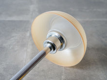 画像をギャラリービューアに読み込む, デンマークデザインのテーブルランプ 黄色いランプ 卓上照明 北欧 Danish design table lamp with yellow glass shade 北欧デザインのランプ シェードの裏