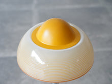 画像をギャラリービューアに読み込む, デンマークデザインのテーブルランプ 黄色いランプ 卓上照明 北欧 Danish design table lamp with yellow glass shade 北欧デザインのランプ 帽子のよう