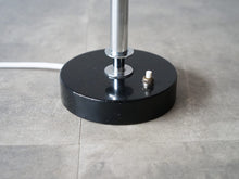 画像をギャラリービューアに読み込む, デンマークデザインのテーブルランプ 黄色いランプ 卓上照明 北欧 Danish design table lamp with yellow glass shade 北欧デザインのランプ 土台にスイッチ