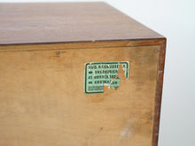 画像をギャラリービューアに読み込む, ヴィルヘルム・ラウリッツェン チェスト 引き出し 収納 アンティーク レトロ 北欧ビンテージ Vilhelm Lauritzen Chest デンマークデザインのチェストの裏面にRud Rasmussensのラベル