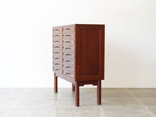 画像をギャラリービューアに読み込む, ヴィルヘルム・ラウリッツェン チェスト 引き出し 収納 アンティーク レトロ 北欧ビンテージ Vilhelm Lauritzen Chest デンマークデザインのチェストの側面