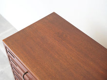 画像をギャラリービューアに読み込む, ヴィルヘルム・ラウリッツェン チェスト 引き出し 収納 アンティーク レトロ 北欧ビンテージ Vilhelm Lauritzen Chest デンマークデザインのチェストの天面 シミあり