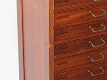 画像をギャラリービューアに読み込む, ヴィルヘルム・ラウリッツェン チェスト 引き出し 収納 アンティーク レトロ 北欧ビンテージ Vilhelm Lauritzen Chest デンマークデザインのチェストの左側に削れ