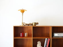 画像をギャラリービューアに読み込む, Poul Henningsen PH2/1 Table lamp 2020 Limited edition ポールヘニングセン PHランプ アンバー 琥珀色 限定色 テーブルランプ北欧 ルイスポールセン モーエンス・コッホのブックケースに置いて