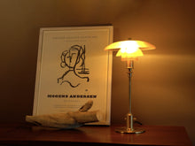 画像をギャラリービューアに読み込む, Poul Henningsen PH2/1 Table lamp 2020 Limited edition ポールヘニングセン PHランプ アンバー 琥珀色 限定色 テーブルランプ北欧 ルイスポールセン 点灯イメージ