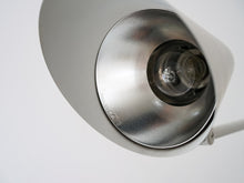 画像をギャラリービューアに読み込む, ルイス・ポールセン製ヴィンテージブラケットライト Ejner Graae Henning Helger Alux skråstråler Wall lamp ceiling lamp Louis Poulsen 北欧デザインの白いウォールランプ スポットライト シェード