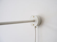 画像をギャラリービューアに読み込む, ルイス・ポールセン製ヴィンテージブラケットライト Ejner Graae Henning Helger Alux skråstråler Wall lamp ceiling lamp Louis Poulsen 北欧デザインの白いウォールランプ スポットライト 取り付け部分