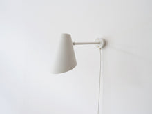 画像をギャラリービューアに読み込む, ルイス・ポールセン製ヴィンテージブラケットライト Ejner Graae Henning Helger Alux skråstråler Wall lamp ceiling lamp Louis Poulsen 北欧デザインの白いウォールランプ スポットライト