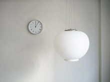 画像をギャラリービューアに読み込む, Arne Jacobsen Flemming Lassen アルネヤコブセン フレミングラーセンSøllerød ソレロッド ペンダントライト Louis Poulsen ルイスポールセンのオパールガラスのランプ