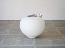 画像をギャラリービューアに読み込む, Arne Jacobsen Flemming Lassen アルネヤコブセン フレミングラーセンSøllerød ソレロッド ペンダントライト Louis Poulsen ルイスポールセンのオパールガラスのランプ つや消し