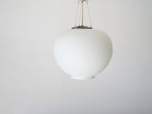 画像をギャラリービューアに読み込む, Arne Jacobsen Flemming Lassen アルネヤコブセン フレミングラーセンSøllerød ソレロッド ペンダントライト Louis Poulsen ルイスポールセンのオパールガラスのランプ