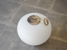 画像をギャラリービューアに読み込む, Arne Jacobsen Flemming Lassen アルネヤコブセン フレミングラーセンSøllerød ソレロッド ペンダントライト Louis Poulsen ルイスポールセンのオパールガラスのランプ