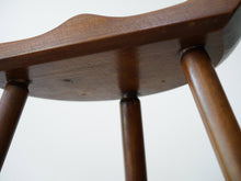 画像をギャラリービューアに読み込む, 北欧デザインのスツール 1960年代製ビンテージスツール アンティークのスツール シューメーカーチェア スツールの裏面