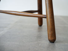 画像をギャラリービューアに読み込む, 北欧デザインのスツール 1960年代製ビンテージスツール アンティークのスツール シューメーカーチェア スツールの脚先