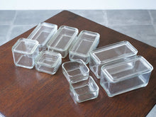 画像をギャラリービューアに読み込む, ワーゲンフェルド クブス ガラスコンテナ バウハウス Wilhelm Wagenfeld Kubus storage containers ガラス容器をやや上から見た様子