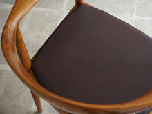 画像をギャラリービューアに読み込む, ハンスJウェグナー ザチェア Hans J Wegner JH503 The Chair アームチェアのレザーの座面とウォルナットの背もたれ