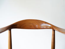 画像をギャラリービューアに読み込む, ハンスJウェグナー ザチェア Hans J Wegner JH503 The Chair アームチェアのレザーの座面とウォルナットの背もたれ